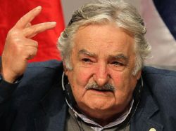 Mujica: salario de docentes y maestros "no es tan miserable" Mujica: salario de docentes y maestros "no es tan miserable"