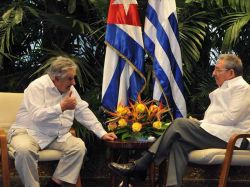 Mujica se reunió con Fidel y Raúl Castro en visita a Cuba