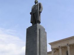 Disputa por reubicación de la estatua de Stalin en Georgia Disputa por reubicación de la estatua de Stalin en Georgia