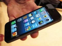 Mujer casi queda ciega tras la explosión de su iPhone 5