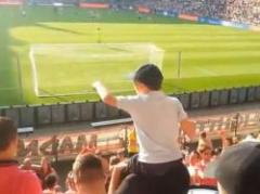 Un niño es el jefe de la barra brava del PSV Eindhoven