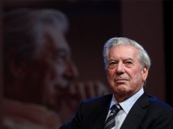 Vargas Llosa es eje de campaña de los 90 años de El Espectador