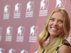 Scarlett Johansson abucheada en Festival de Cine de Venecia