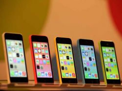 Éxito del iPhone 5 ensombrece estreno de colorido sucesor