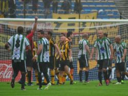 Peñarol venció a Racing 3 a 2