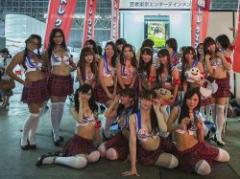 Cuando las chicas se roban la atención de la tecnología