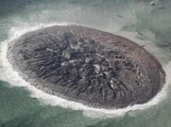 Así se ve la isla surgida tras terremoto desde el espacio