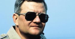 Falleció Tom Clancy, autor de best-sellers de espionaje