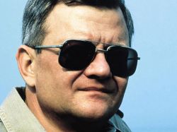 Falleció Tom Clancy, autor de best-sellers de espionaje