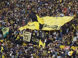 Peñarol lanza nueva campaña de "peñas" en Montevideo