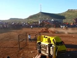 Grave accidente en exhibición de monster trucks en México