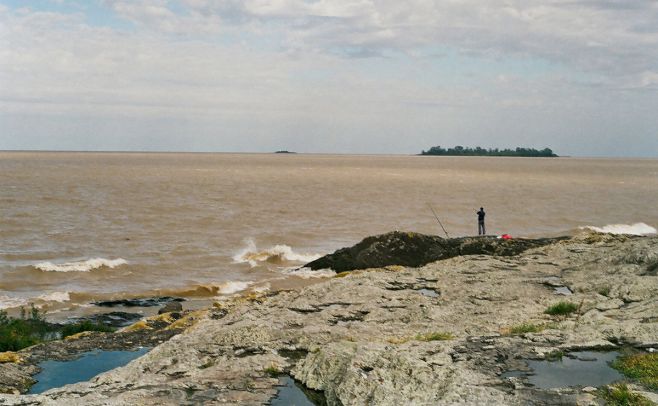 Buscan obtener energía de las olas del Río de la Plata