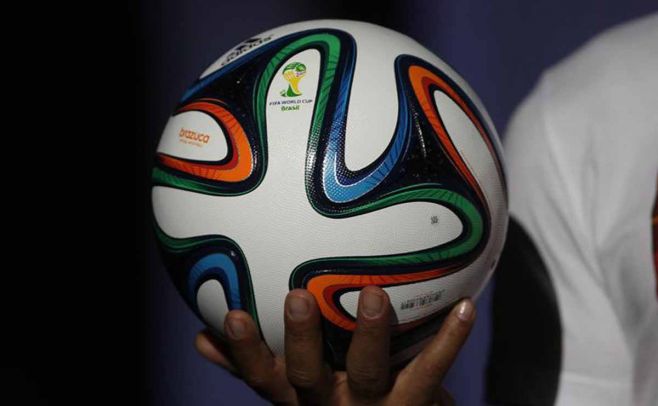 Presentan a "Brazuca", pelota que todos querrán "mimar"
