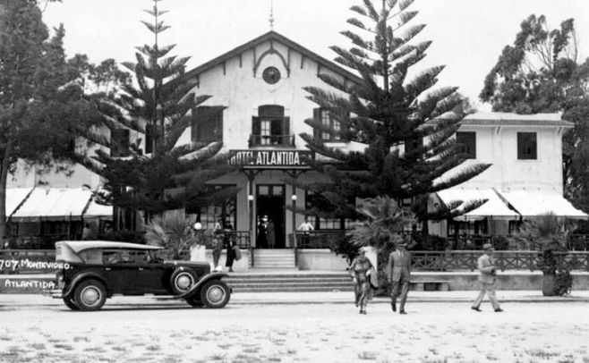 Atlntida Hotel en 1930. Las sucesivas reformas a las que fue sometido el edificio y el crecimiento de la vegetacin fueron cambiando la fisonoma de la construccin.