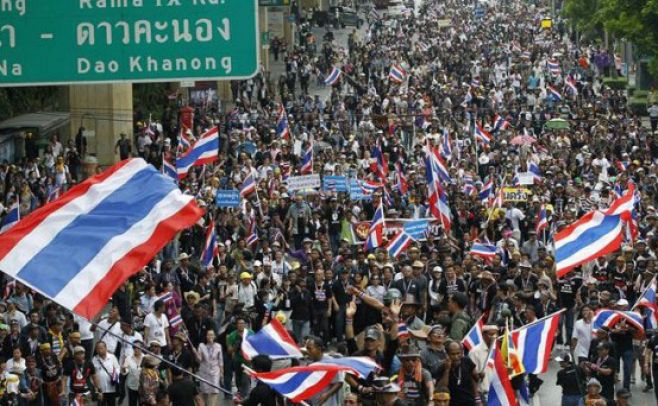 Bloquean Bangkok para forzar la dimisión del Gobierno