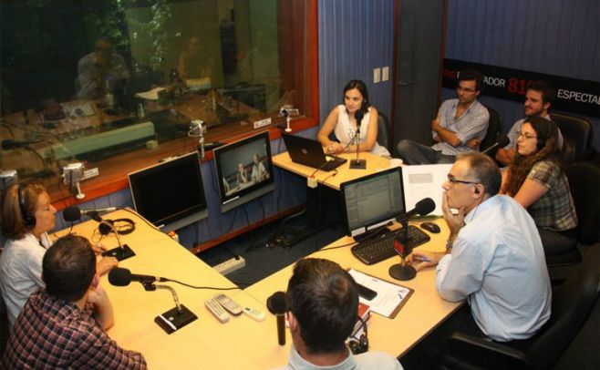 El equipo de En Perspectiva copó el estudio para compartir anécdotas con los oyentes en la víspera de Nochebuena