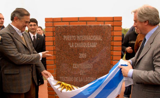 Piedra fundamental del Puerto de la Charqueada (II). Archivo Presidencia