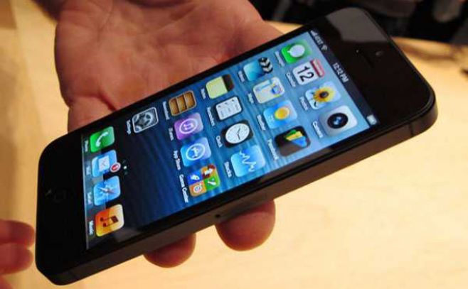 El nuevo iPhone 5, lanzado en 2013.. EFE. El nuevo iPhone 5, lanzado en 2013.. EFE.