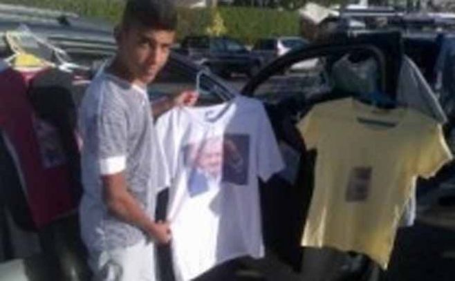 Las camisetas "del Pepe", otro de los atractivos de Punta