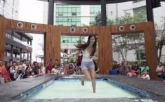 Banco de Malasia hizo posible caminar por sobre el agua