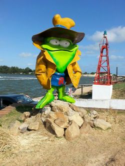 Homenajean a Berocay con escultura del Sapo Ruperto