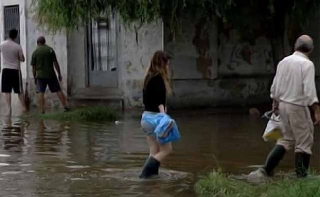 Fuertes lluvias provocaron el desborde de Río Luján