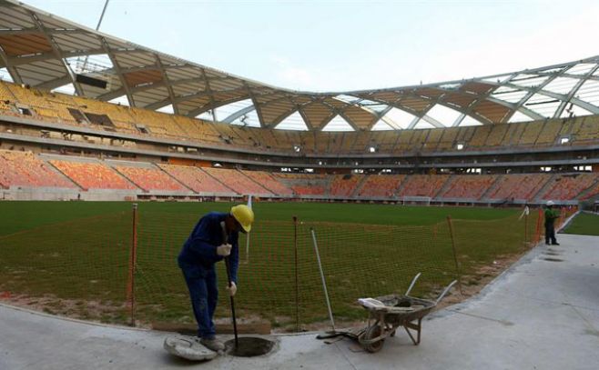 Al atraso en las obras, se le suma un paro de los obreros.. EFE.