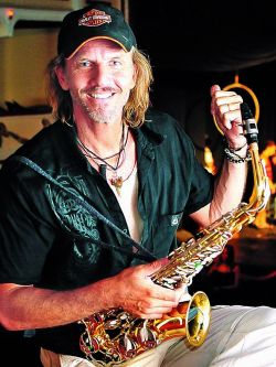 Facundo Arana debuta como músico en La Trastienda