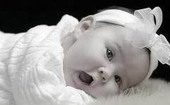 Estudio: hablarle a bebés como adultos estimula su intelecto