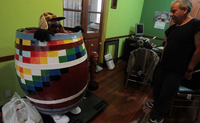 Artistas bolivianos homenajean a "Chespirito". EFE.