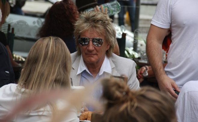 Rod Stewart desayunó con su hija en pleno Punta Carretas. Claudio Guido