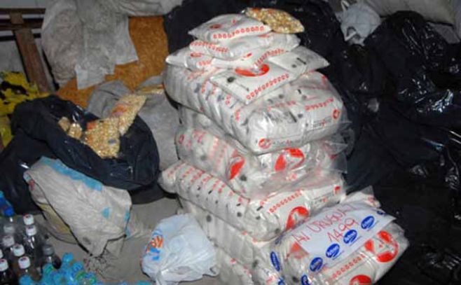 Descubren alimentos vencidos gracias a pelea por alfajor en feria vecinal