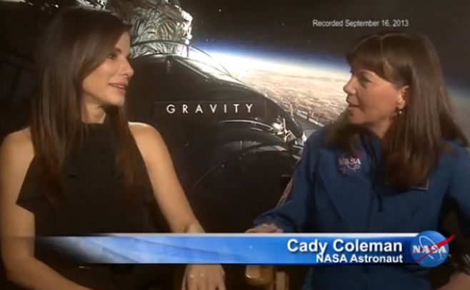 Sandra Bullock y Cady Coleman dialogan en Estaci�n Espacial, 2010-2011 /. Captura YouTube Sandra Bullock y Cady Coleman dialogan en Estaci�n Espacial, 2010-2011 /. Captura YouTube