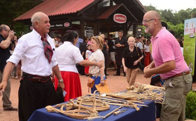 Patria Gaucha centrada en raíces del folklore