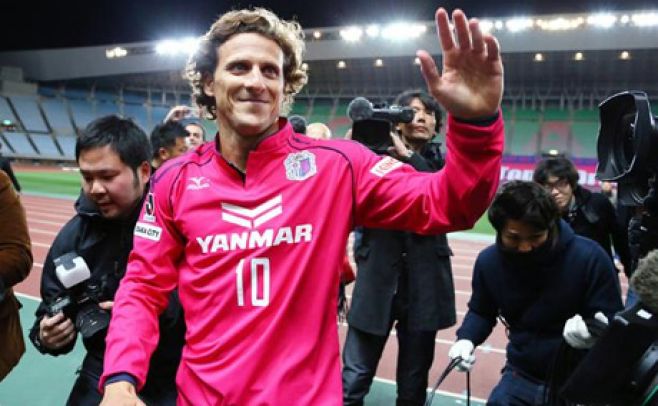 Hinchas del Cerezo le dedican canciones a Diego Forlán