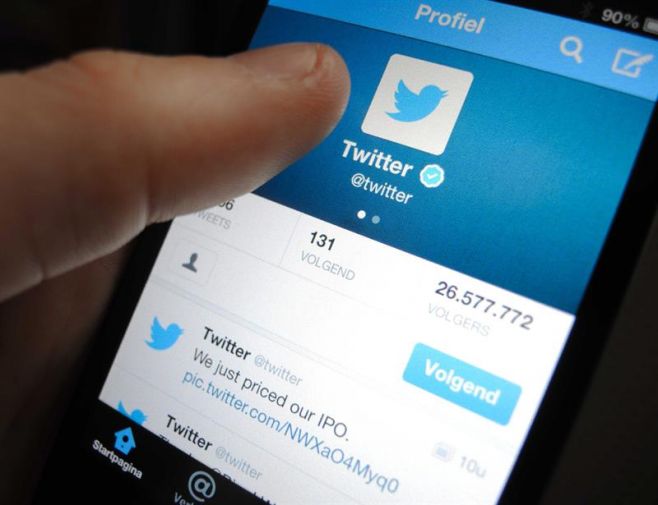 Twitter permite etiquetar usuarios en fotos compartidas en la red social. EFE
