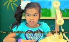 Cómo reaccionan los niños ante un teléfono antiguo