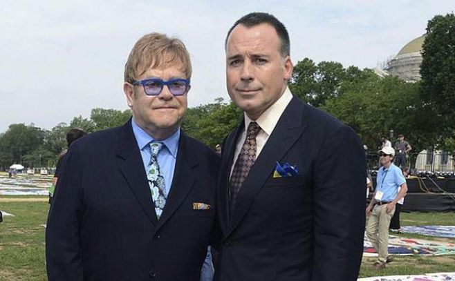 Elton John se casar� con su pareja David Furnish. EFE Elton John se casar� con su pareja David Furnish. EFE