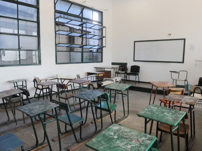 Fenapes amenaza con paro de 24 horas. 