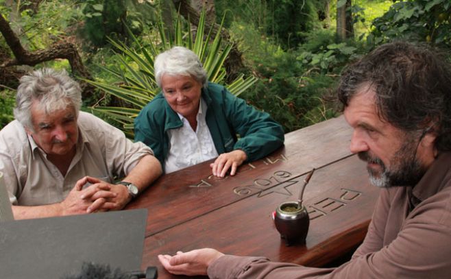 Mujica y Topolansky recibieron al director en su chacra