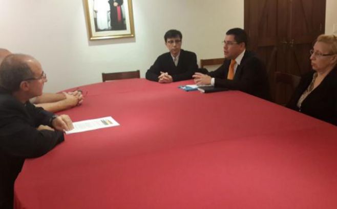 Sturla tuvo un encuentro "histórico" con organización LGBT