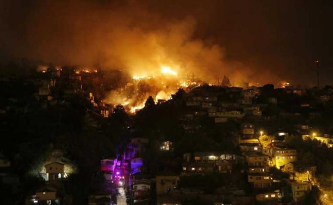 Chile: cuatro muertos por gran incendio en Valparaíso