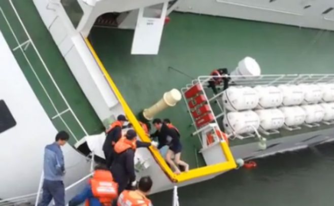 Video muestra cómo el capitán del Sewol escapó del ferry