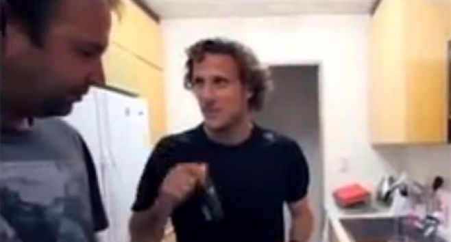 Forlán y su mujer de entrecasa y cocinando en Japón
