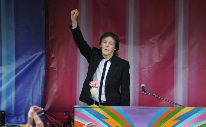 Paul McCartney durante una actuacin en Covent Garden, Londres.. EFE