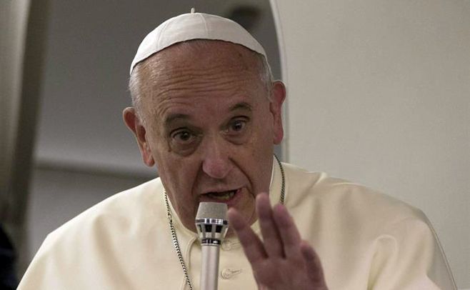 Francisco abierto a debatir sobre poner fin al celibato