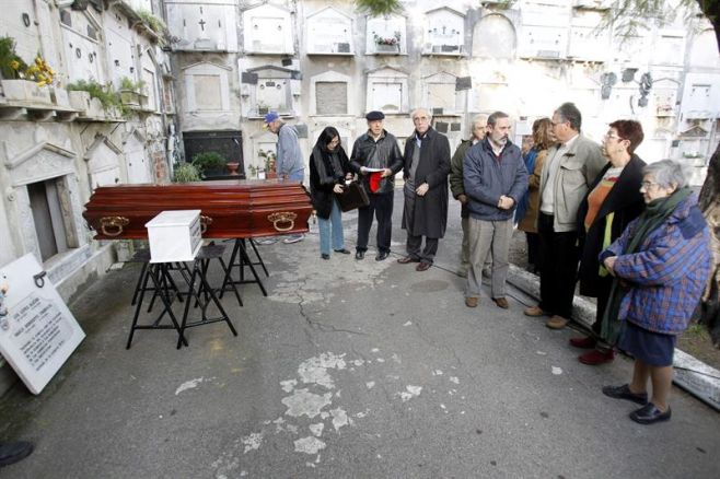 Restos de Benedetti fueron llevados al Cementerio Central