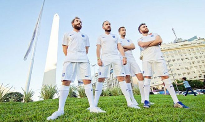 Los cuatro amigos ingleses que viajan a pie al Mundial Los cuatro amigos ingleses que viajan a pie al Mundial
