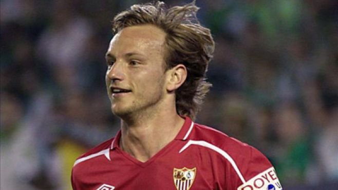 Ivan Rakitic, el mediocampista croata due�o de una derecha brutal.. EFE.