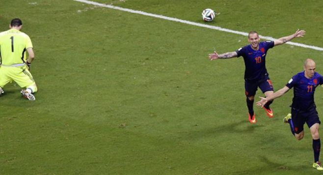 Robben marca uno de sus dos goles en el partido.. EFE Robben marca uno de sus dos goles en el partido.. EFE